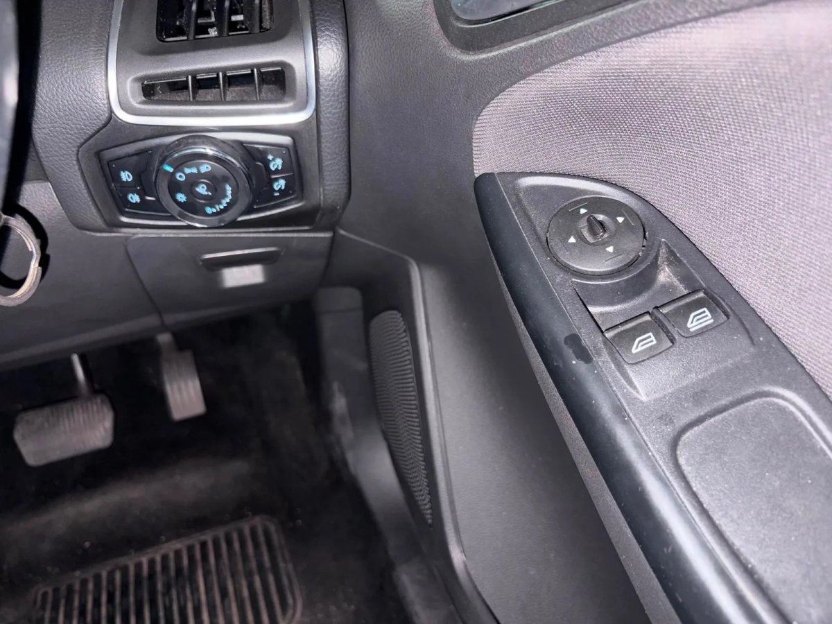 2013 Ford Focus Estate
